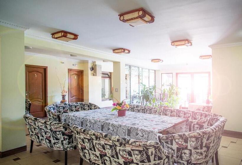 Pensiunea Un Baiat Si O Fata