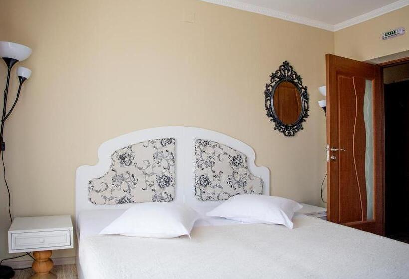 Pensiunea Un Baiat Si O Fata