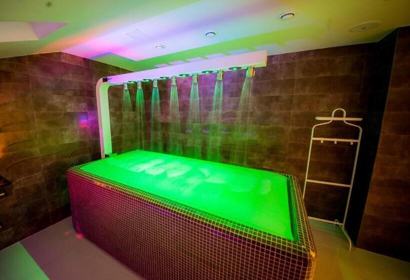 Pensiunea Un Baiat Si O Fata