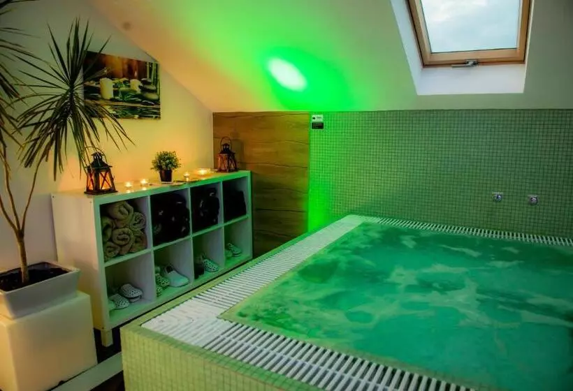 Pensiunea Un Baiat Si O Fata