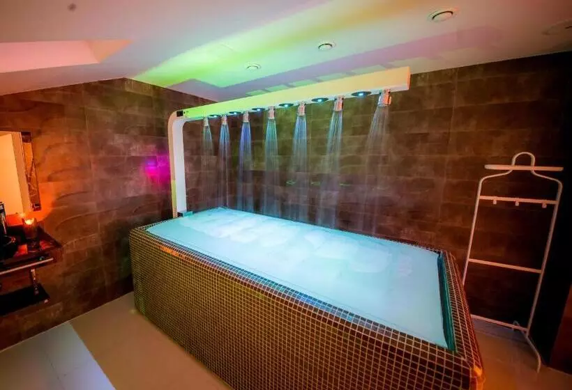 Pensiunea Un Baiat Si O Fata