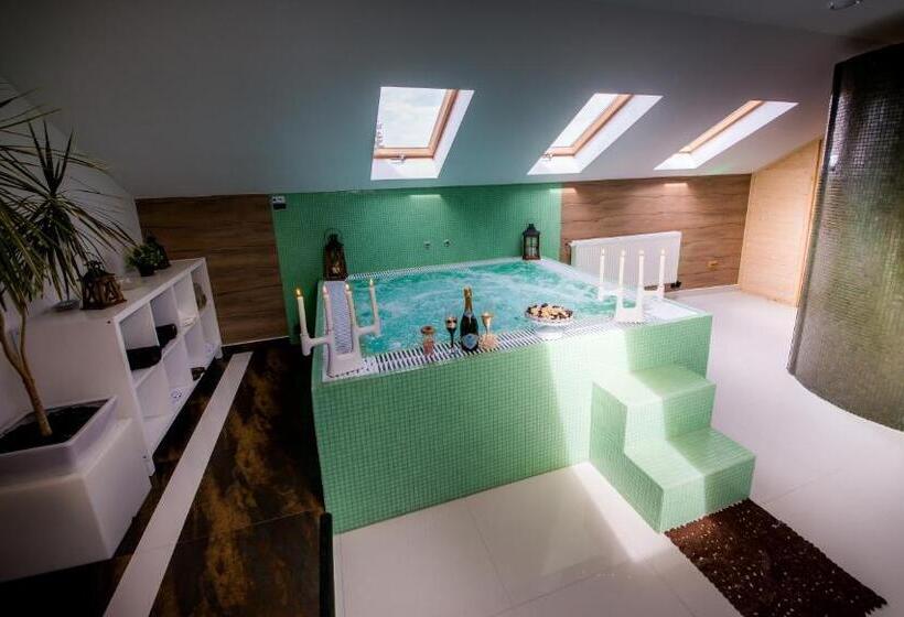 Pensiunea Un Baiat Si O Fata