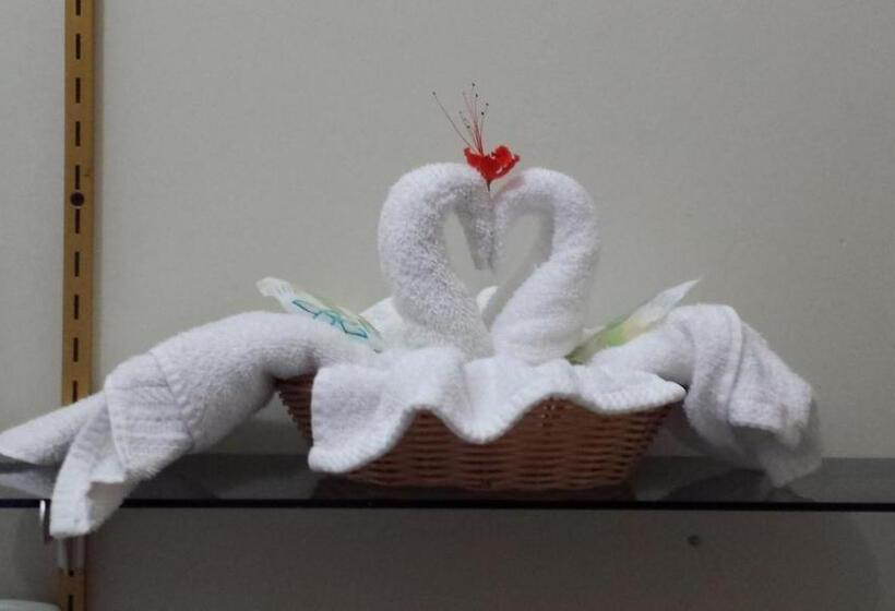 ユースホステル Rainforest Haven Inn