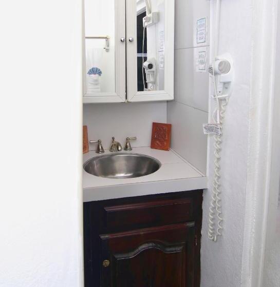 ユースホステル Rainforest Haven Inn