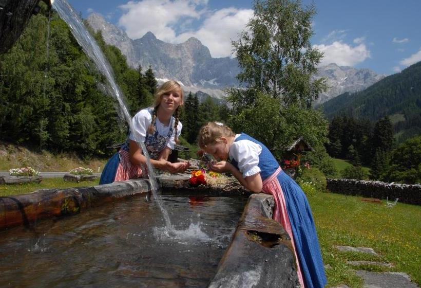 Hotel Feriengut Lackenhof