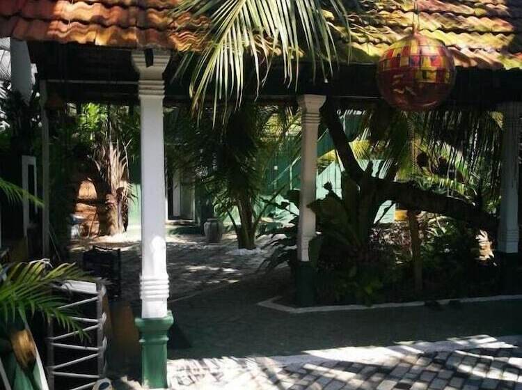 Отель Frangipani Beach Villa