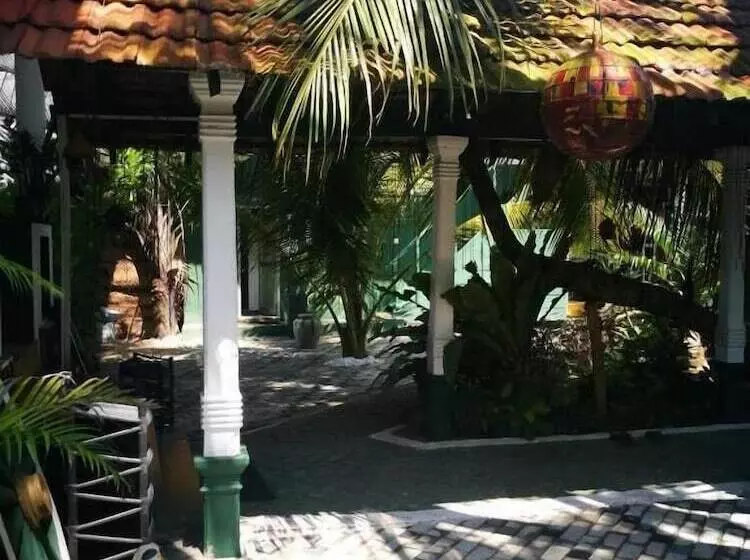 ホテル Frangipani Beach Villa