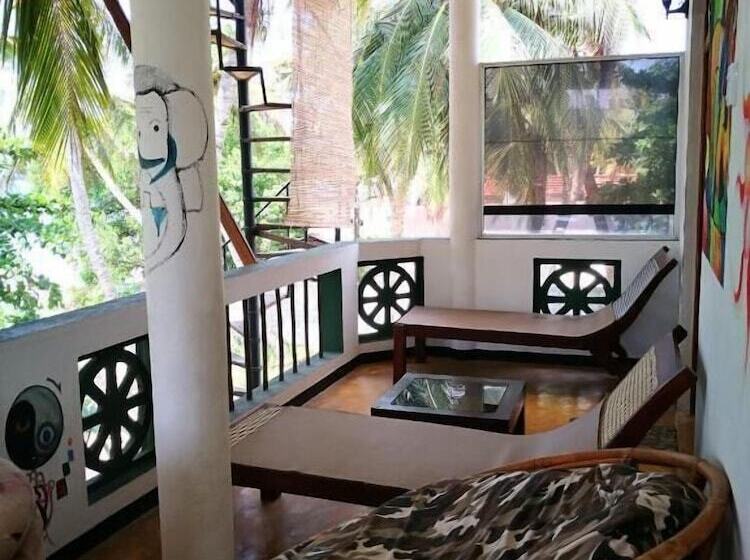 Отель Frangipani Beach Villa