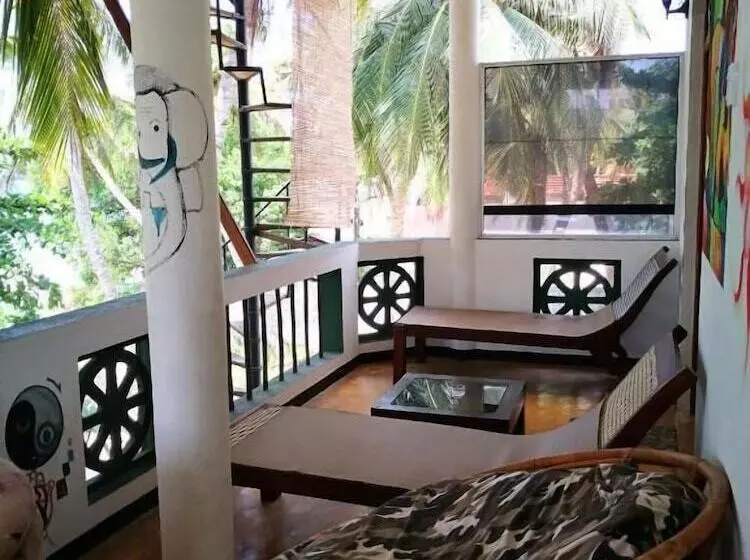 ホテル Frangipani Beach Villa