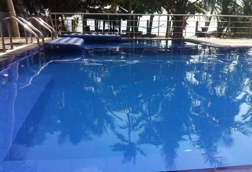 ホテル Frangipani Beach Villa