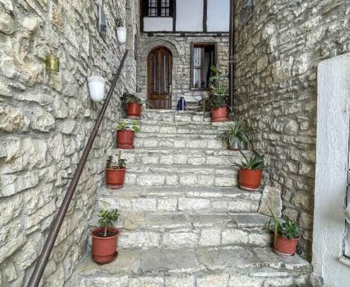 پانسیون Bujtina Kodiket Guesthouse