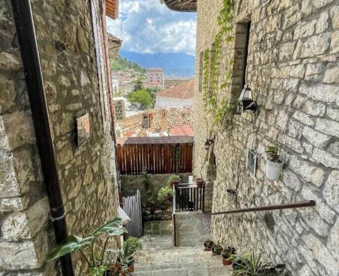 پانسیون Bujtina Kodiket Guesthouse