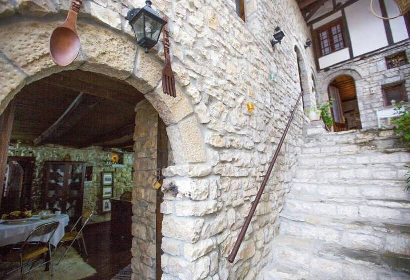 پانسیون Bujtina Kodiket Guesthouse