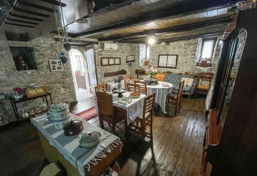 پانسیون Bujtina Kodiket Guesthouse