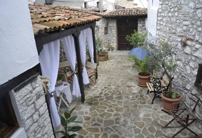 پانسیون Bujtina Kodiket Guesthouse