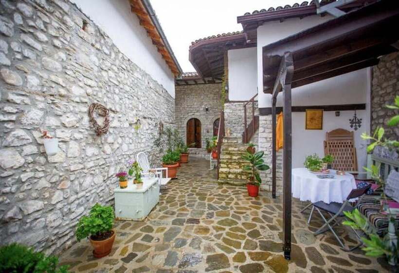 پانسیون Bujtina Kodiket Guesthouse