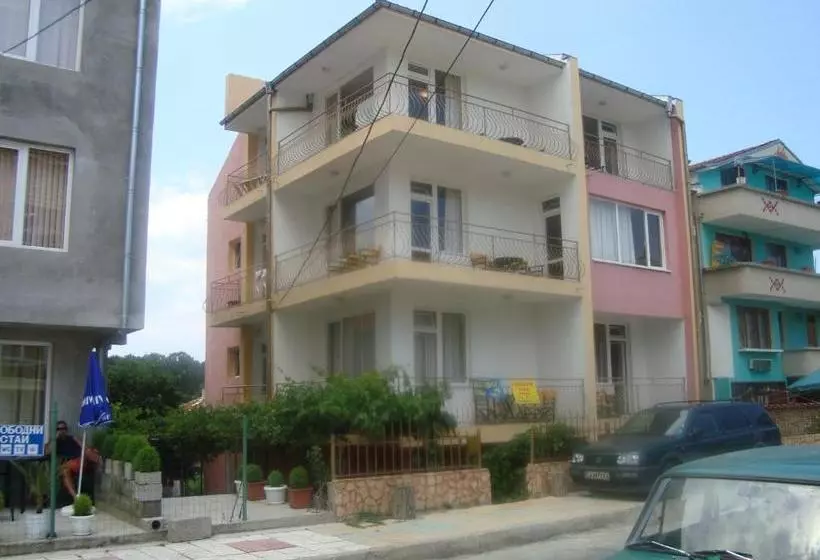 Majatalo Kazlarov Guest House