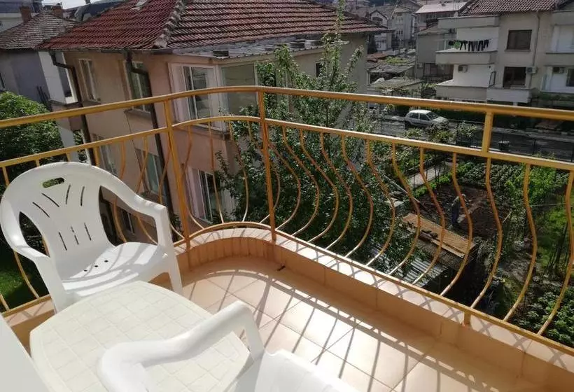 Majatalo Kazlarov Guest House