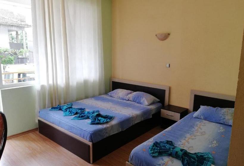 펜션 Kazlarov Guest House