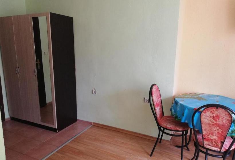 펜션 Kazlarov Guest House