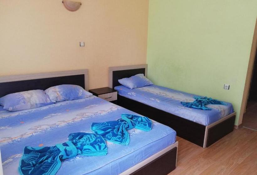 펜션 Kazlarov Guest House