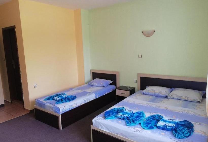 펜션 Kazlarov Guest House