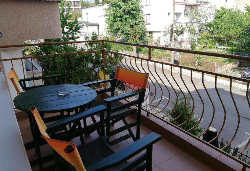 펜션 Kazlarov Guest House