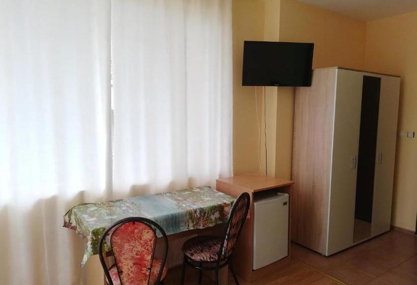 펜션 Kazlarov Guest House