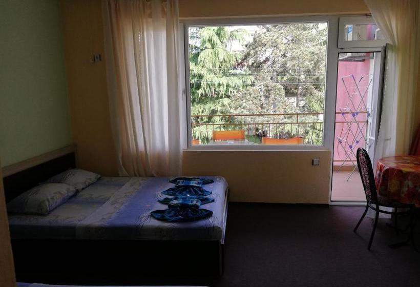 펜션 Kazlarov Guest House