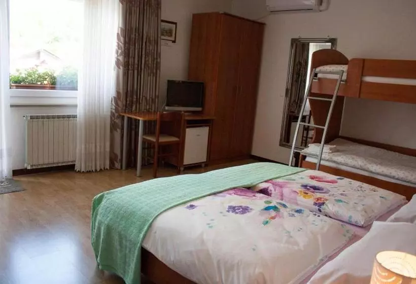 پانسیون Rooms Kapelj