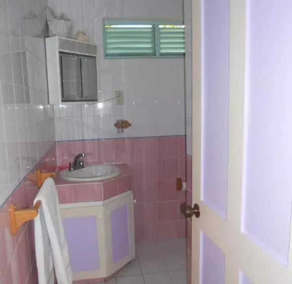 پانسیون Villa Flukers   Economic Rooms