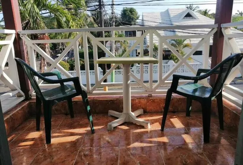 پانسیون Villa Flukers   Economic Rooms