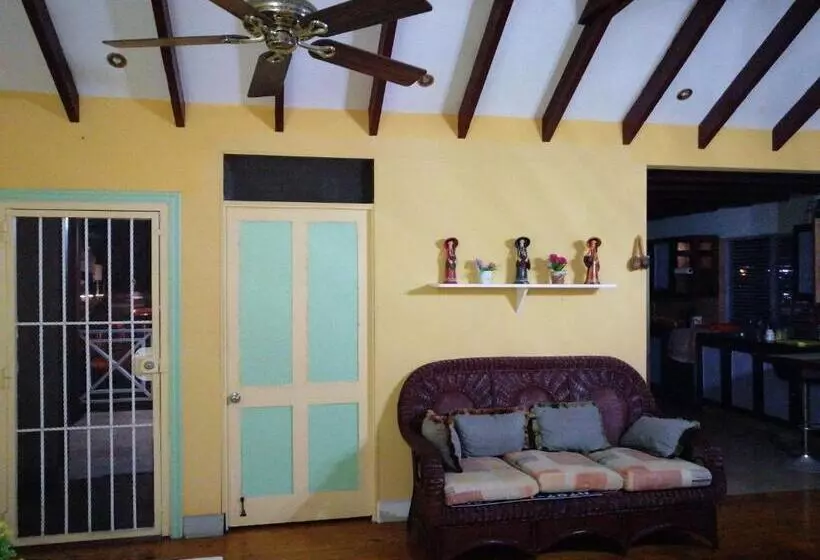 پانسیون Villa Flukers   Economic Rooms