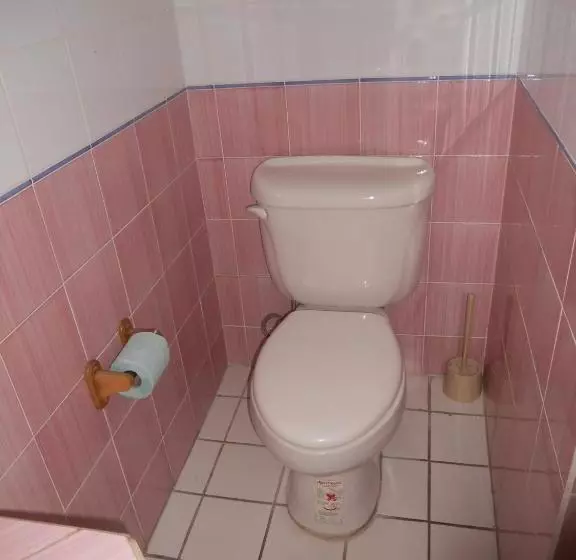 پانسیون Villa Flukers   Economic Rooms