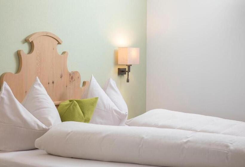 ユースホステル Gasthof Herrnhaus