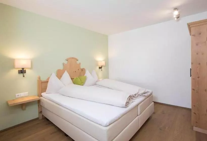 Retkeilymaja Gasthof Herrnhaus