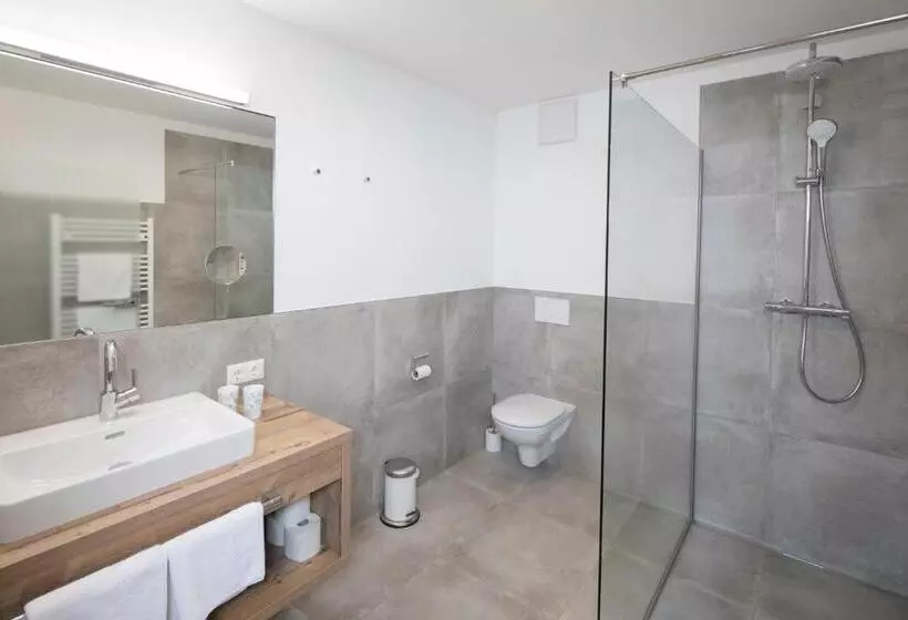 Retkeilymaja Gasthof Herrnhaus