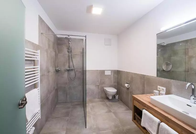 Retkeilymaja Gasthof Herrnhaus