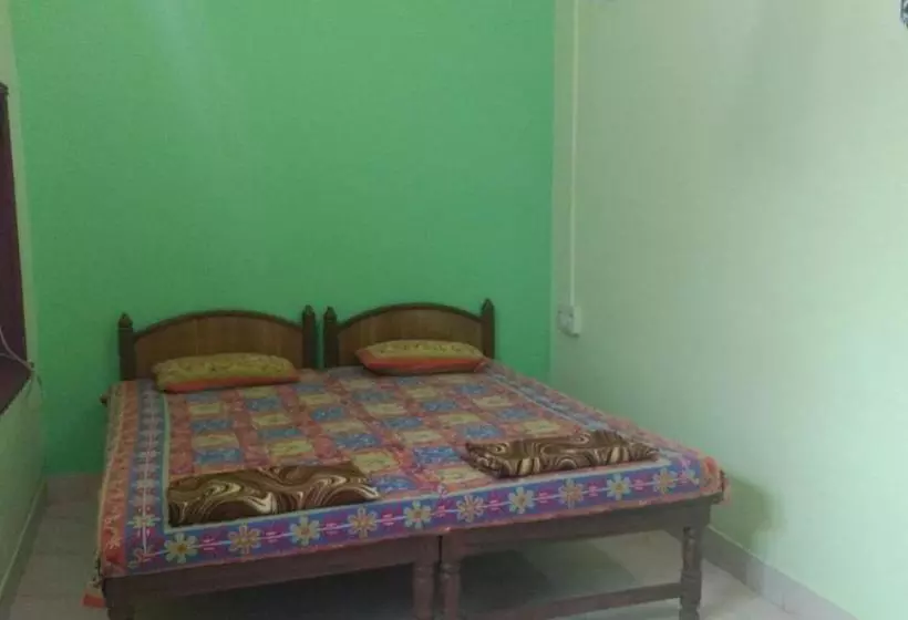 ペンション Shivam Tourist Guest House