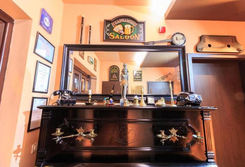 פנסיון The Ghetto