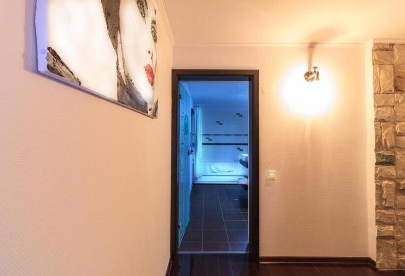 פנסיון The Ghetto