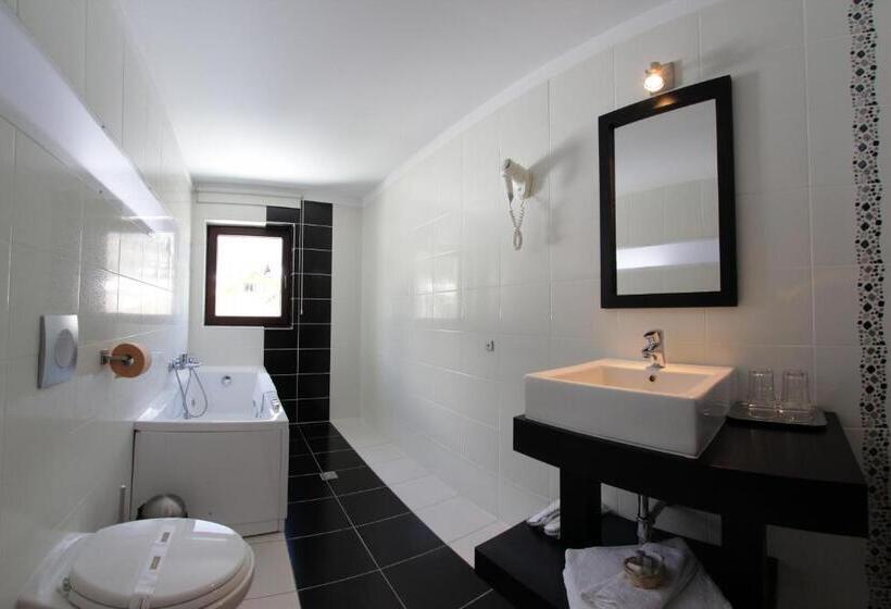 פנסיון The Ghetto