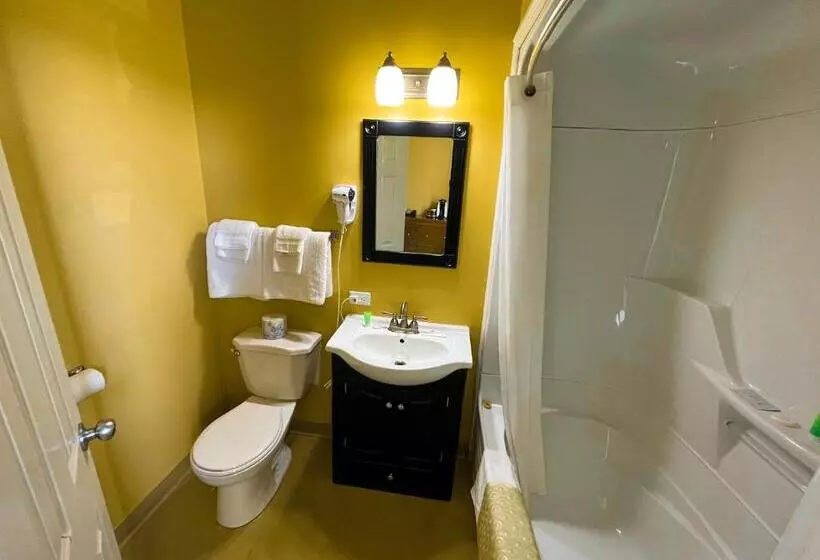 Retkeilymaja Driftwood Inn