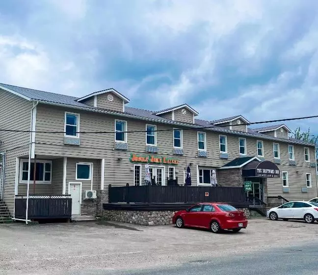 Retkeilymaja Driftwood Inn