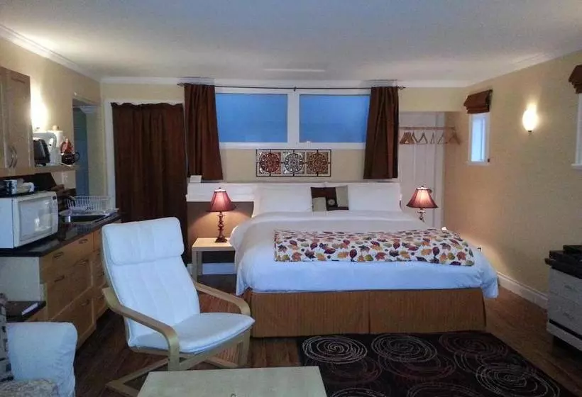 Majatalo Above The Inlet