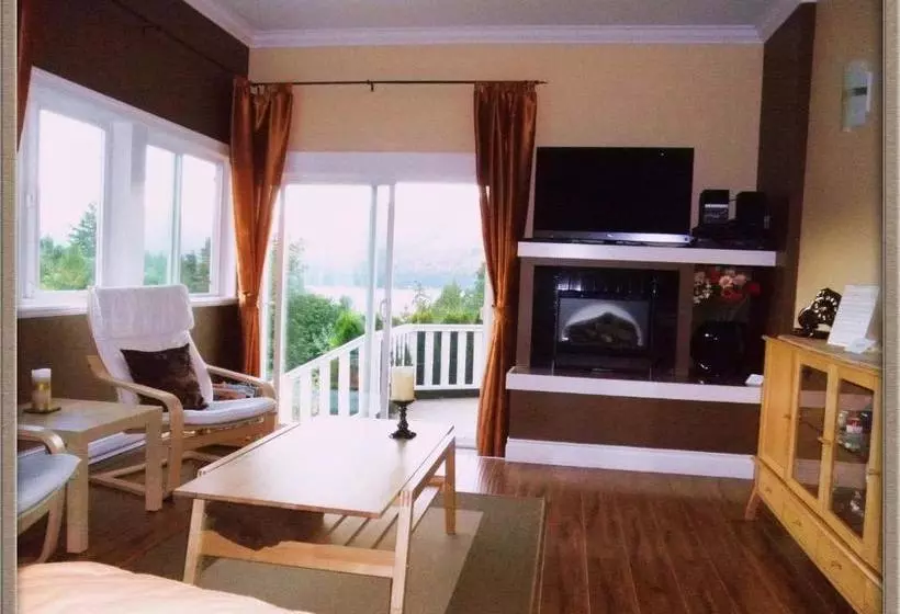 Majatalo Above The Inlet