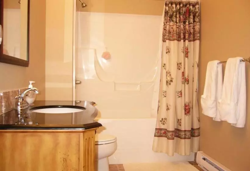 Majatalo Above The Inlet