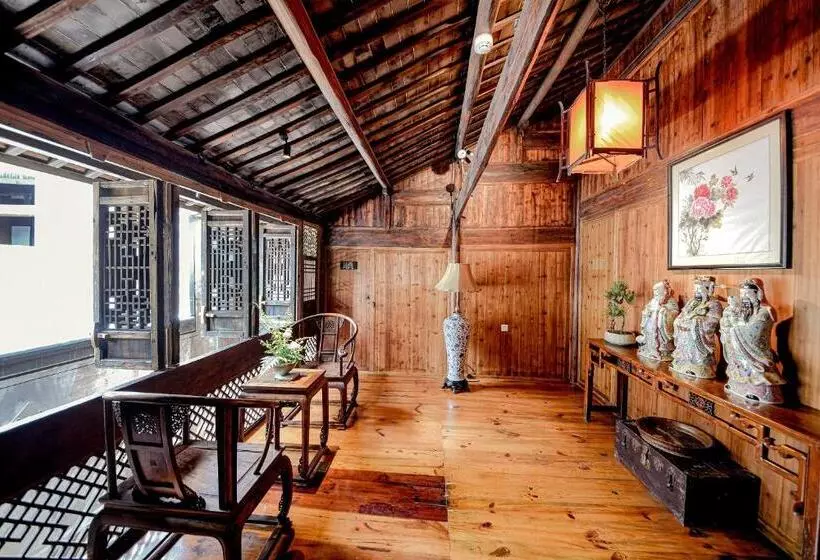 Majatalo Hui Boutique