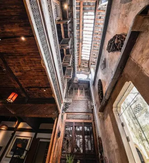 Majatalo Hui Boutique