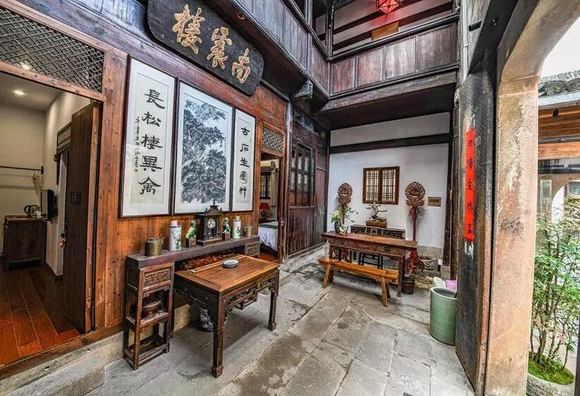 Majatalo Hui Boutique